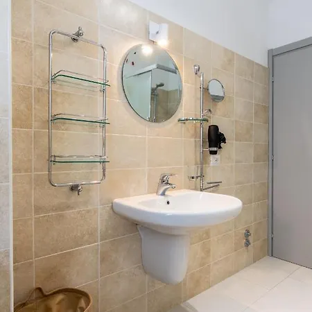 Lisa * 赫拉弗多纳