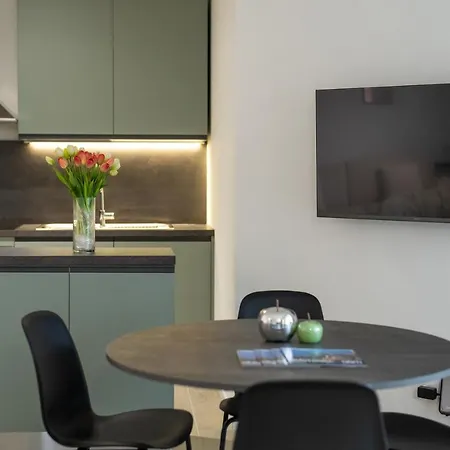 Lisa 赫拉弗多纳